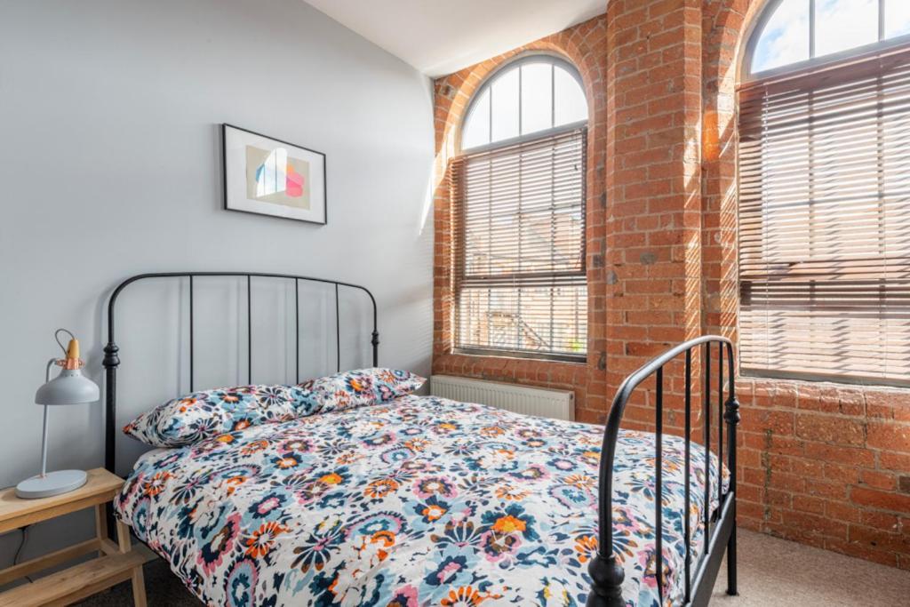 5 Mins Walk From Centre, Spacious City Apt, Open-Plan Nottingham Luaran gambar